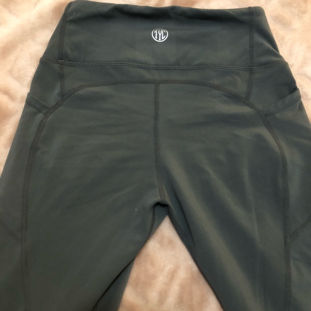 TYC effortless heart booty leggings